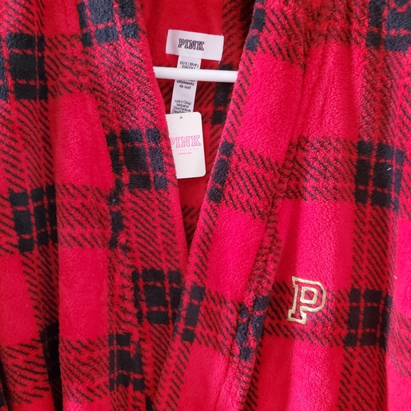 Robes - Picture 9 of 10